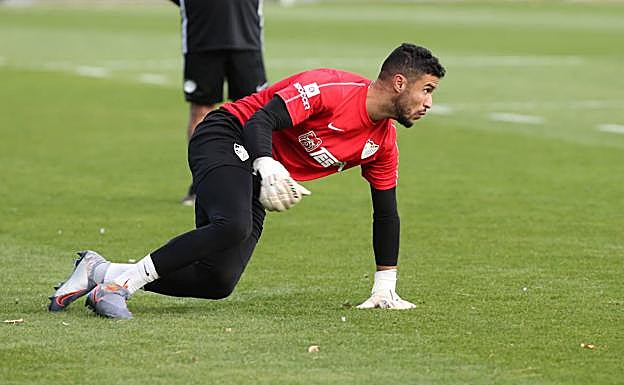 Imagen principal - Munir, durante el entrenamiento de este jueves.