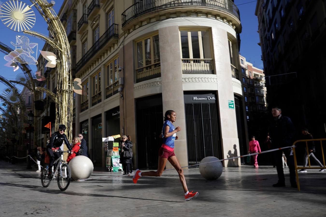 Los corredores, en calle Larios