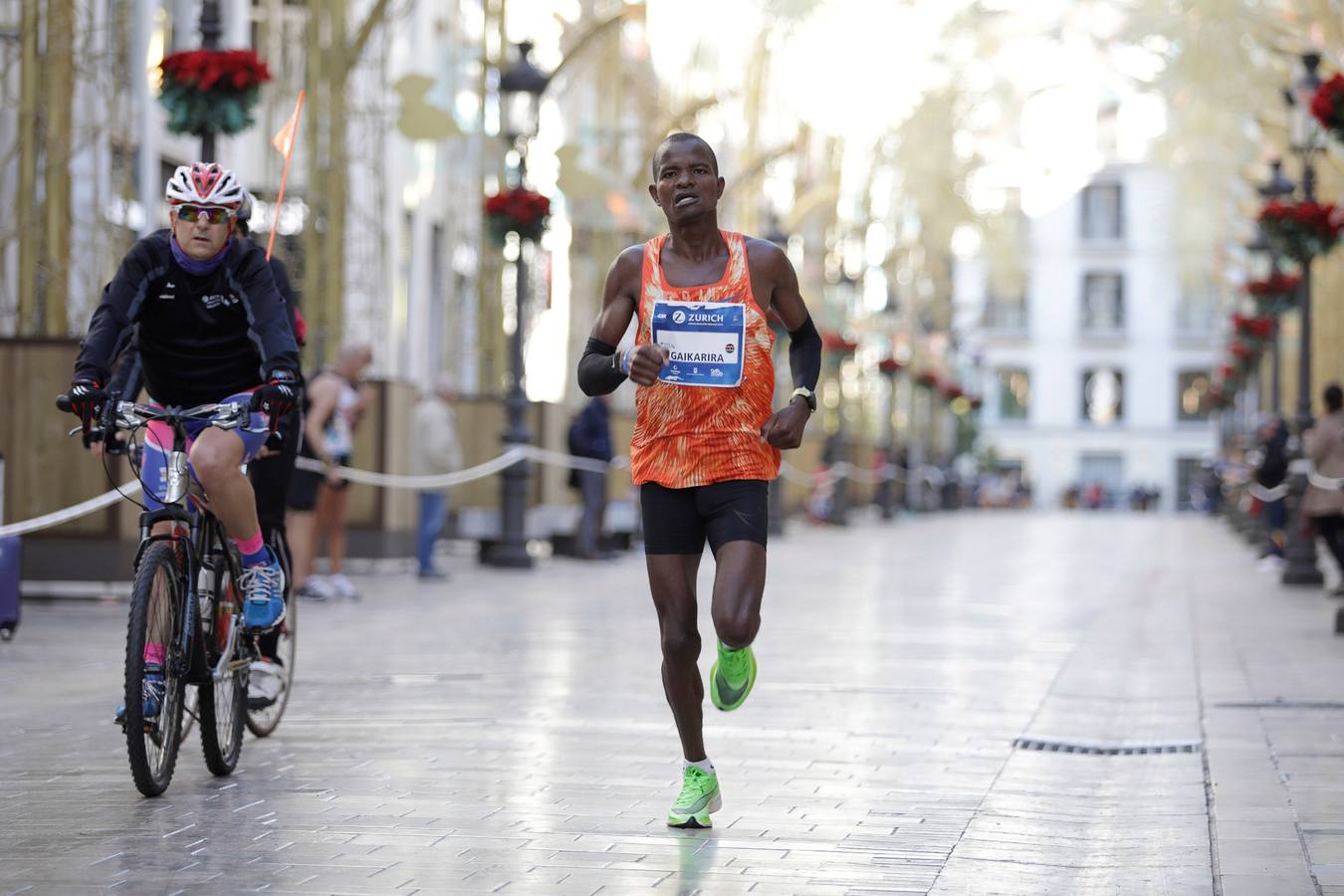 Los corredores, en calle Larios