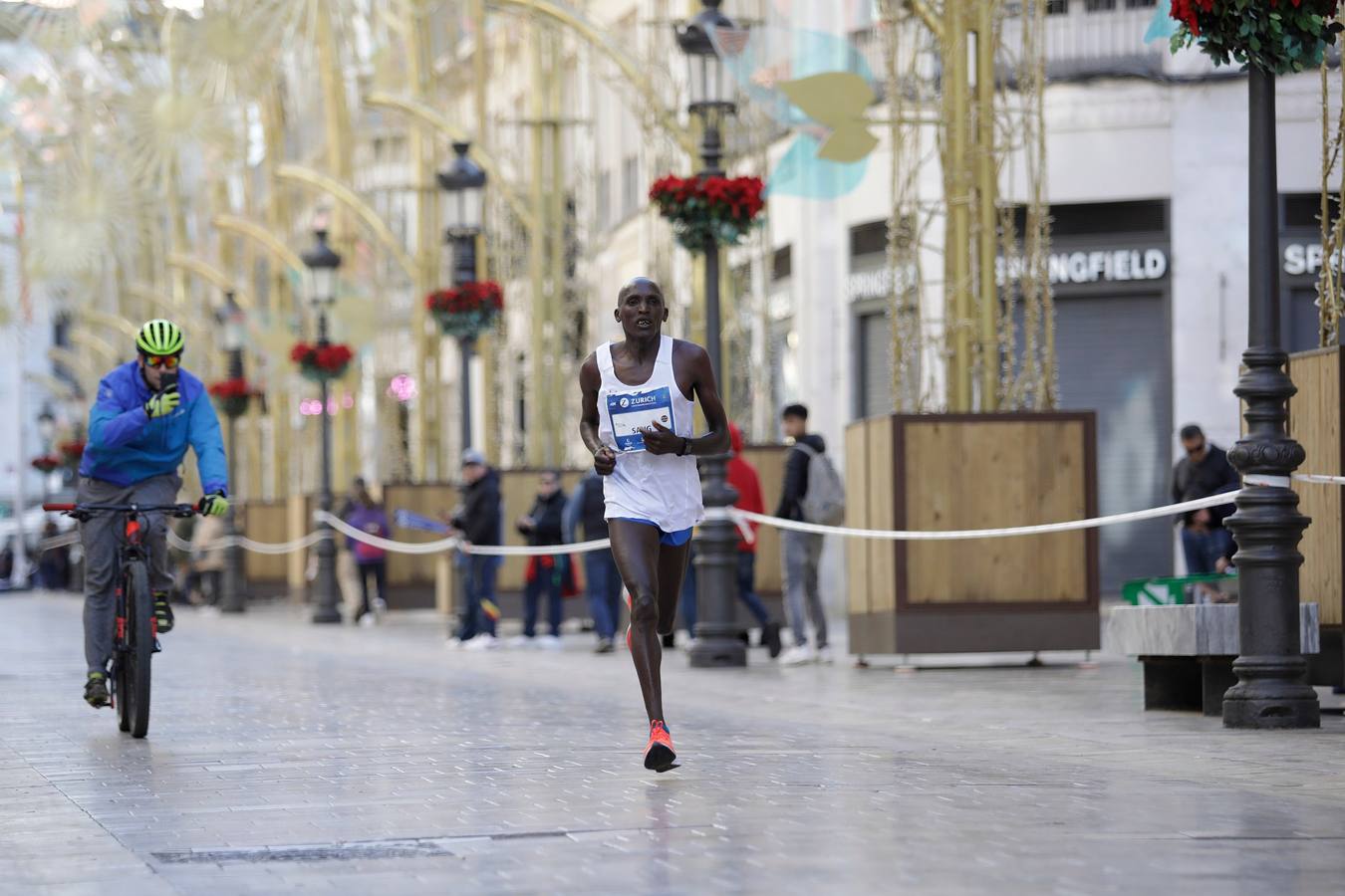 Los corredores, en calle Larios