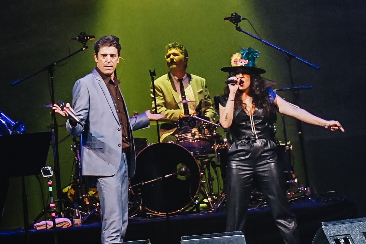 'El vaivén de las olas / Canciones entre amigos' para celebrar y repasar sus grandes éxitos