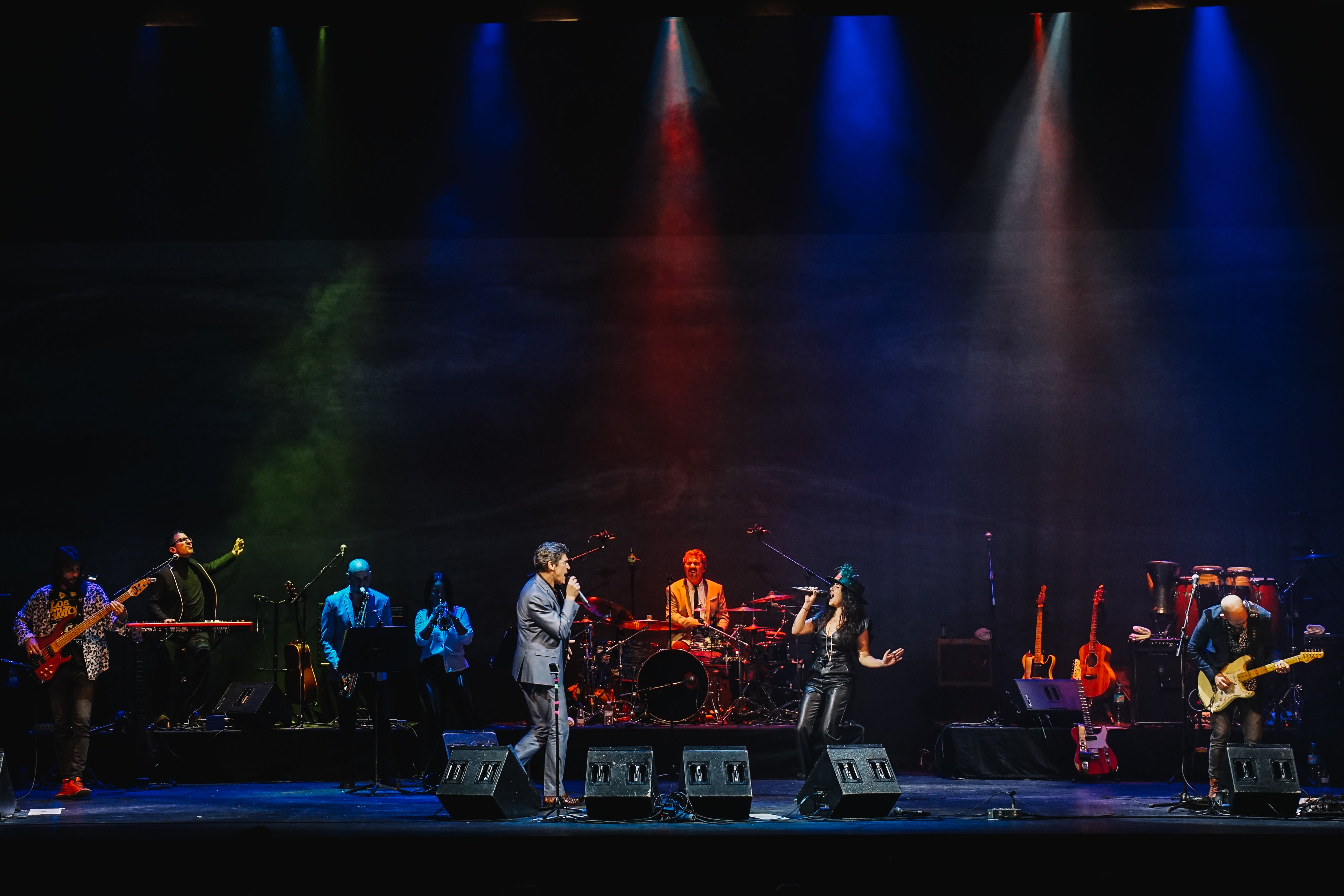 'El vaivén de las olas / Canciones entre amigos' para celebrar y repasar sus grandes éxitos