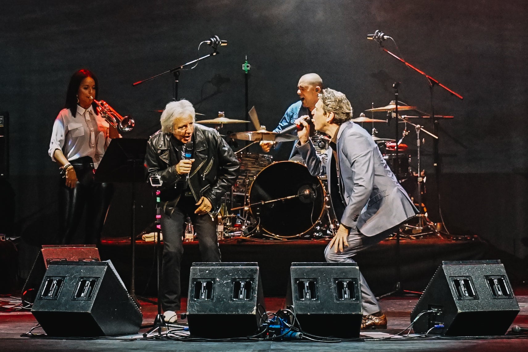 'El vaivén de las olas / Canciones entre amigos' para celebrar y repasar sus grandes éxitos