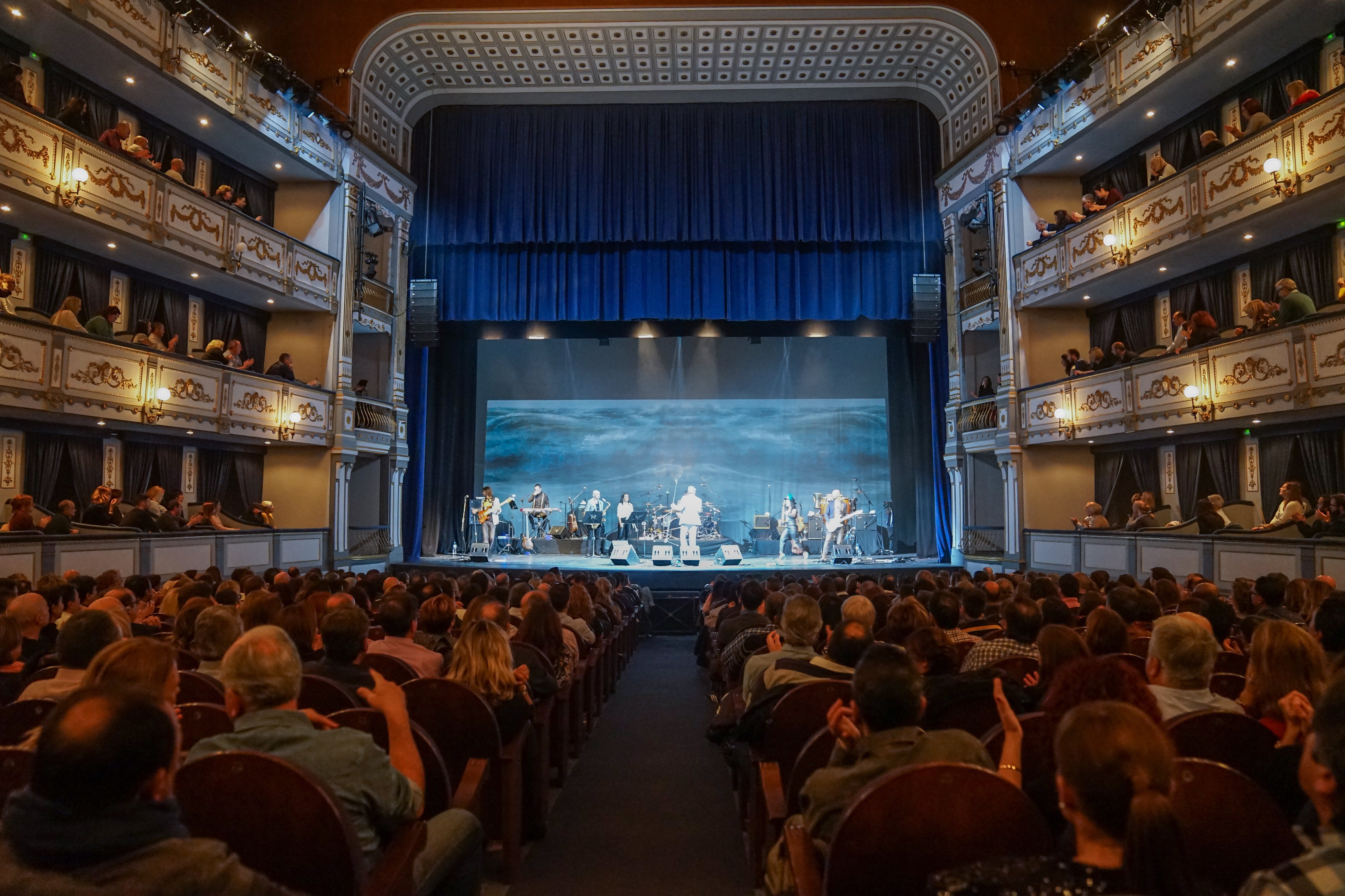 'El vaivén de las olas / Canciones entre amigos' para celebrar y repasar sus grandes éxitos