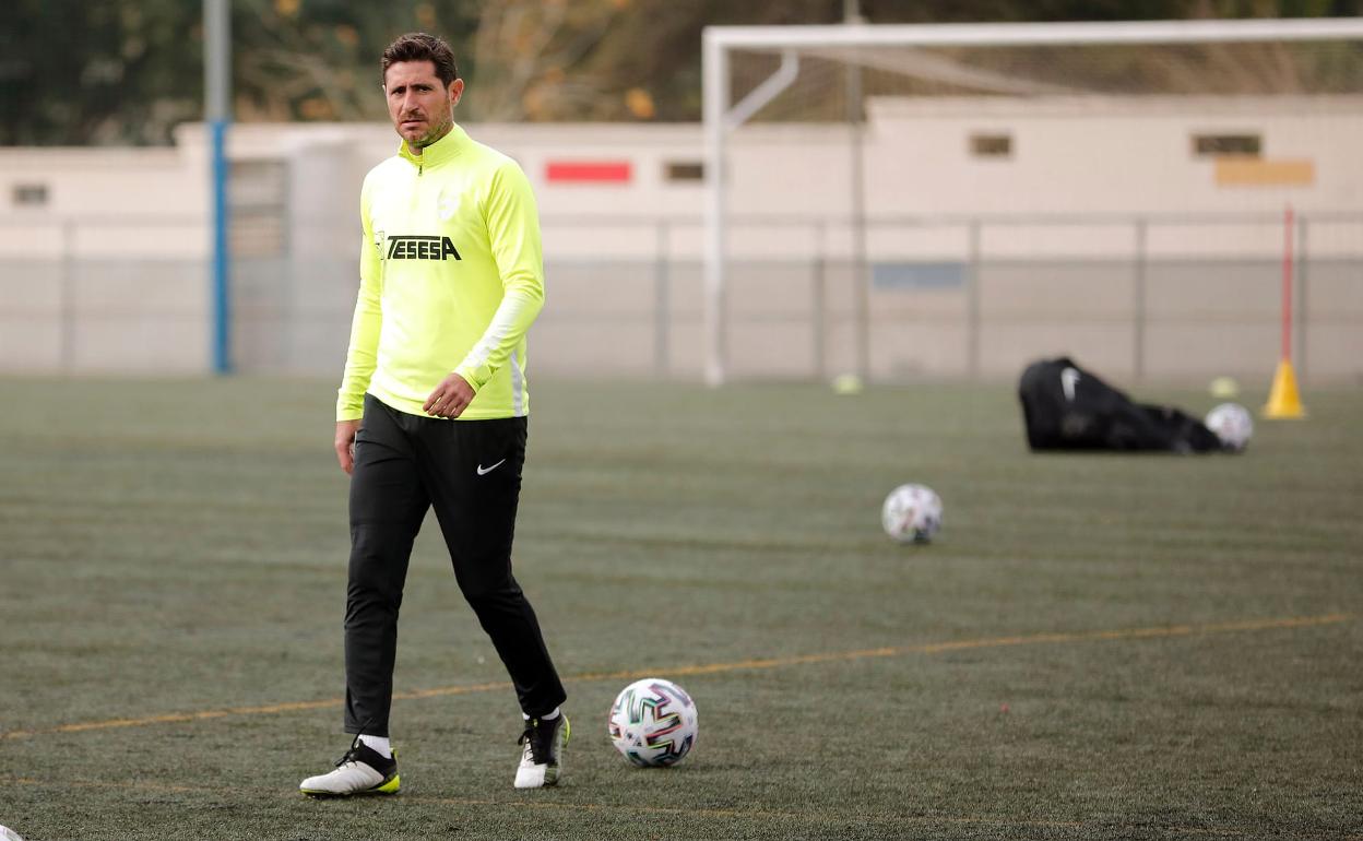 Víctor, durante el entrenamiento de este lunes.