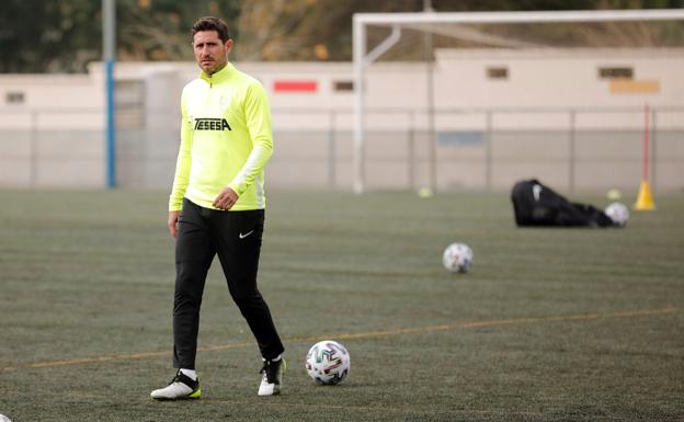 Víctor, muy crítico y preocupado con el campo del Escobedo: «Hay que pensar en la salud de los deportistas»