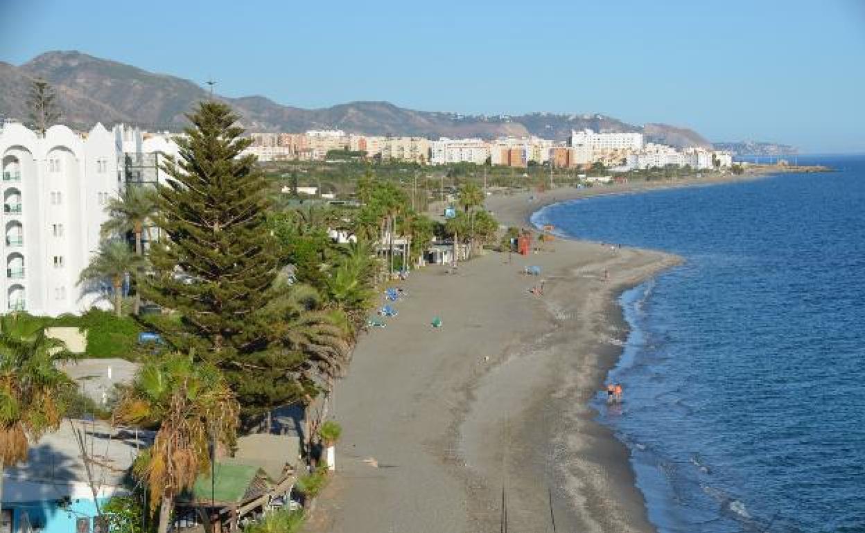 El paseo marítimo de El Playazo tendría unos 1.200 metros de longitud, entre las desembocaduras de los ríos Chíllar y Seco. 