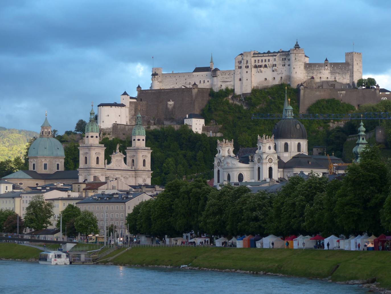 La musical ciudad de Salzburgo (Austria), cuna de Mozart y de Herbert von Karajan, que nació frente a la casa de Mozart, encabeza un 'ranking' de ciudades interesantes para descubrir en 2020 según Lonely Planet. El Festival de Salzburgo cumple cien años y la localidad alpina lo celebrará por todo lo alto.