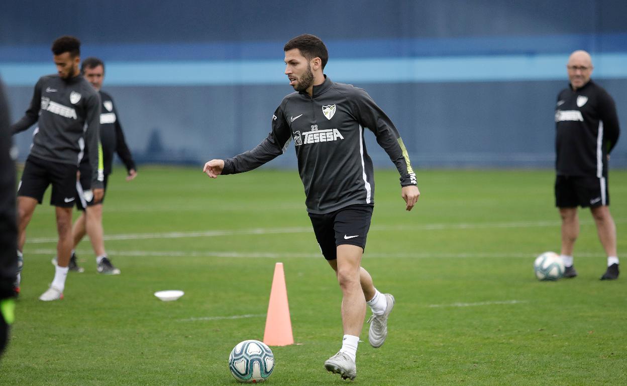 Dani Pacheco, en el entrenamiento de esta mañana en La Rosaleda. 