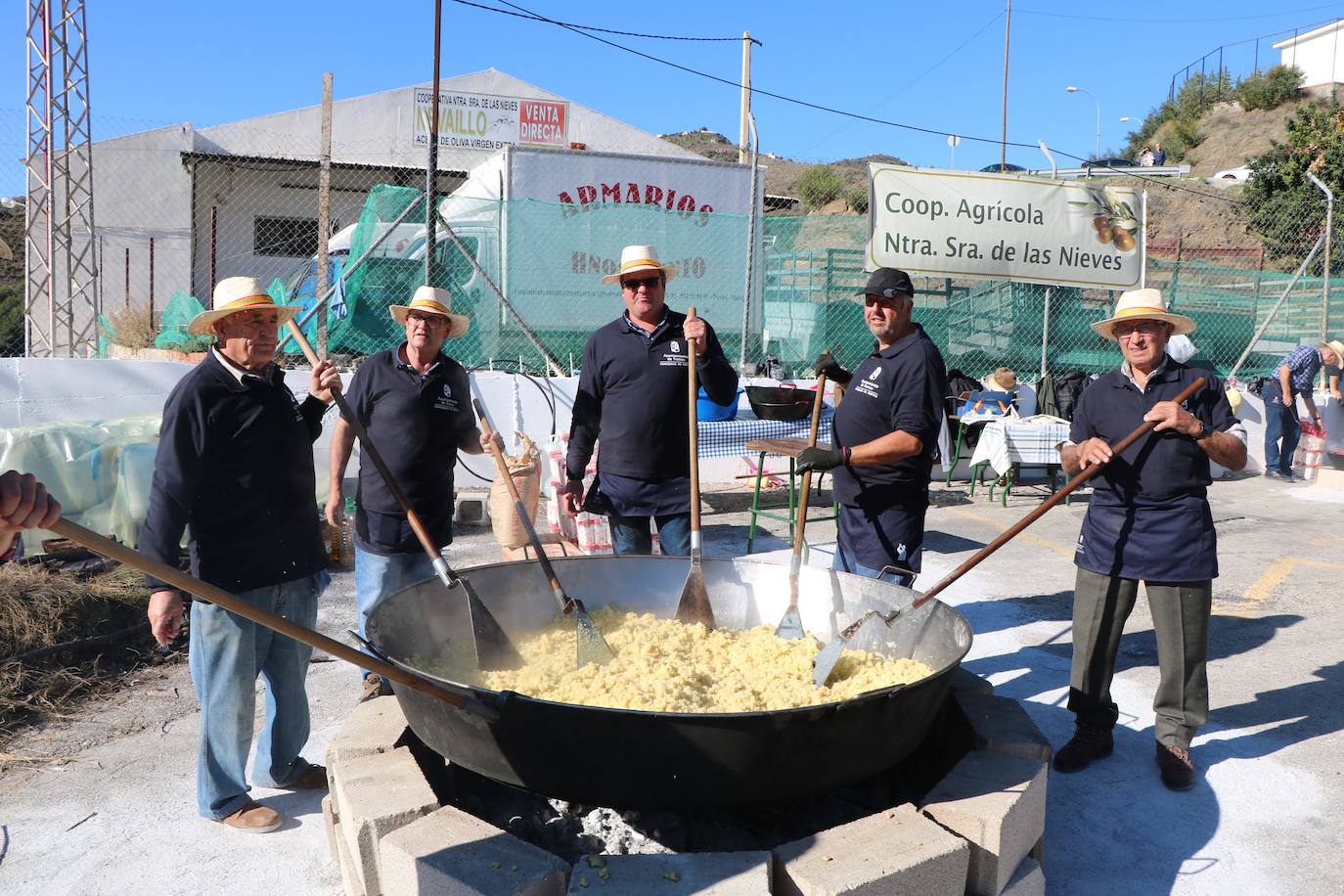 Gran ambiente en la fiesta de las Migas de Torrox 