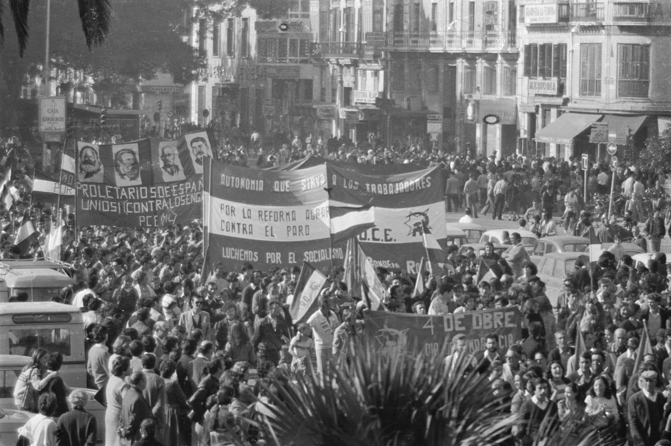 Alameda, manifestación popular a favor de la autonomía andaluza. Diciembre, 1977.