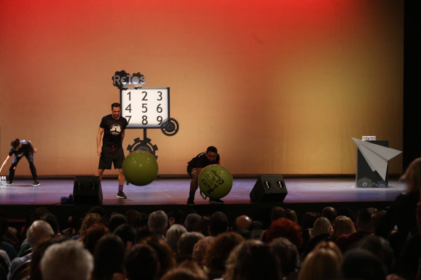 El Teatro Cervantes presentó un gran ambiente 