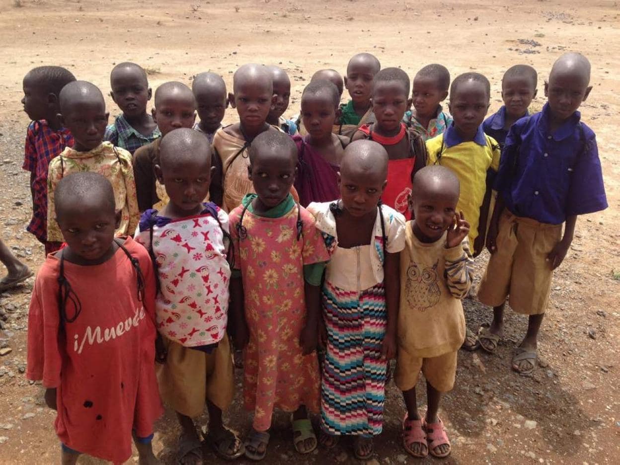 Algunos de los pequeños que estudian en la escuela de Mfereji. :: sur