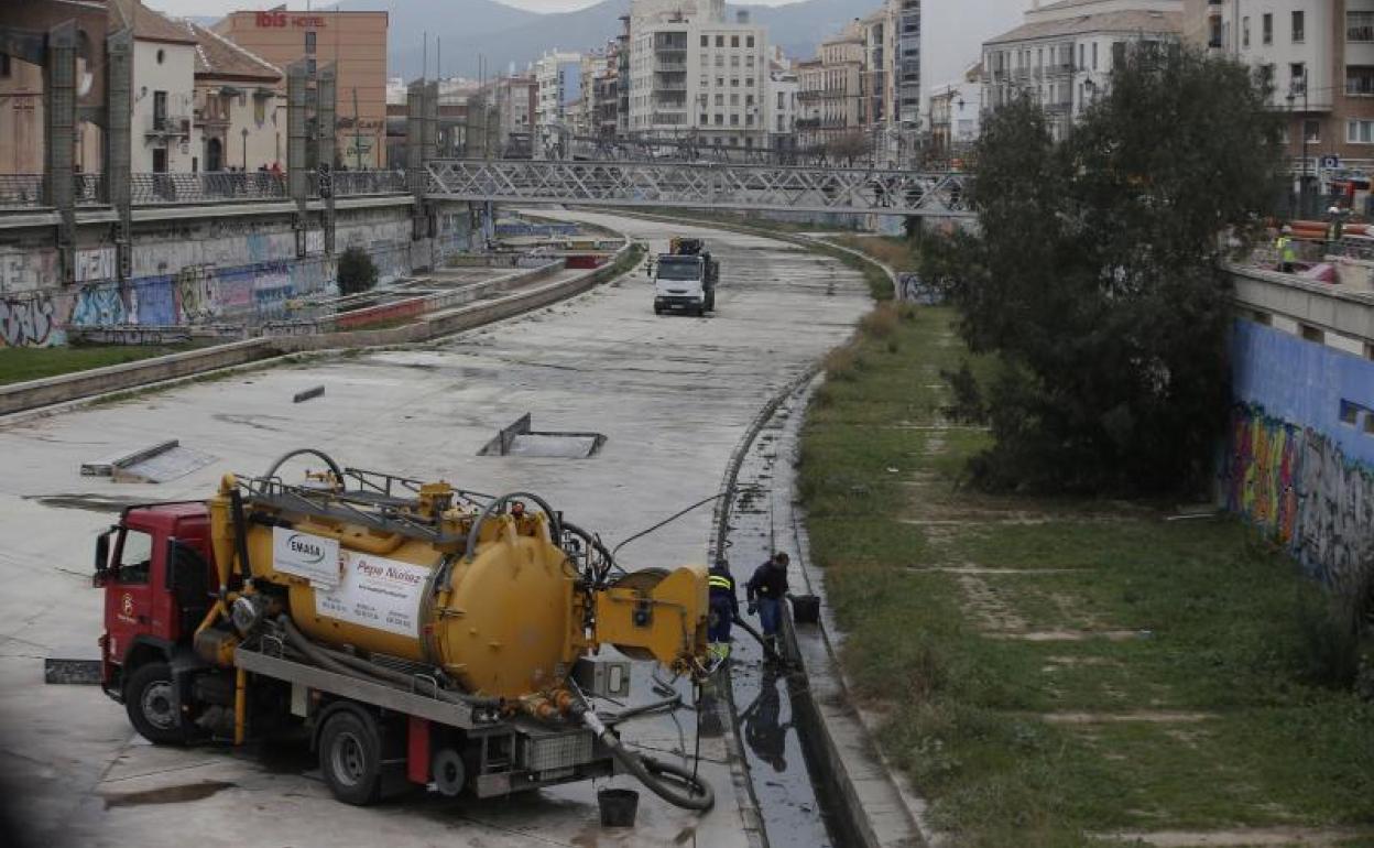 Los trabajos en el cauce del río 