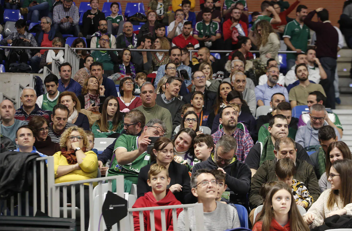 Búscate en las fotos del Unicaja-Obradoiro