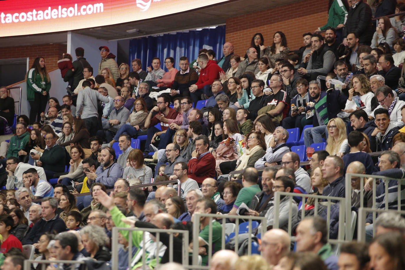 Búscate en las fotos del Unicaja-Obradoiro