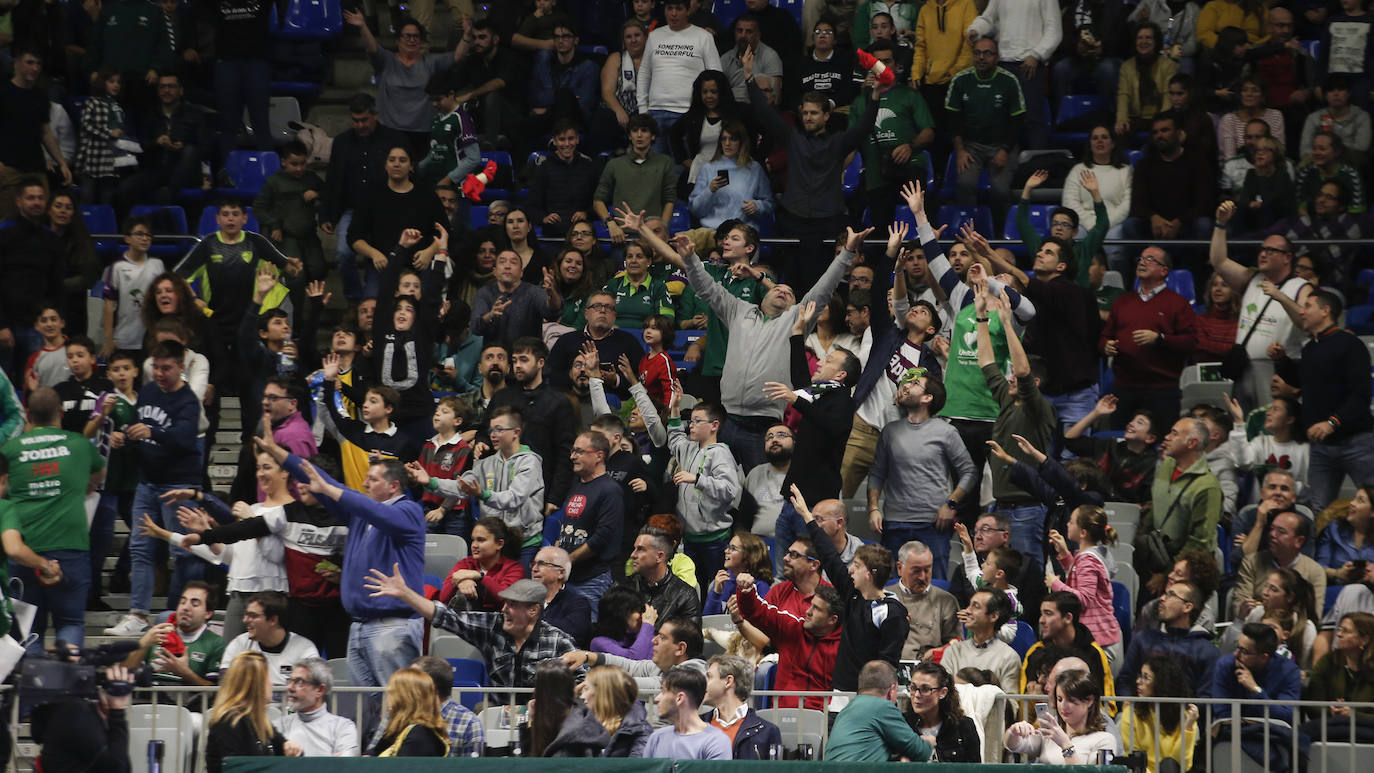 Búscate en las fotos del Unicaja-Obradoiro