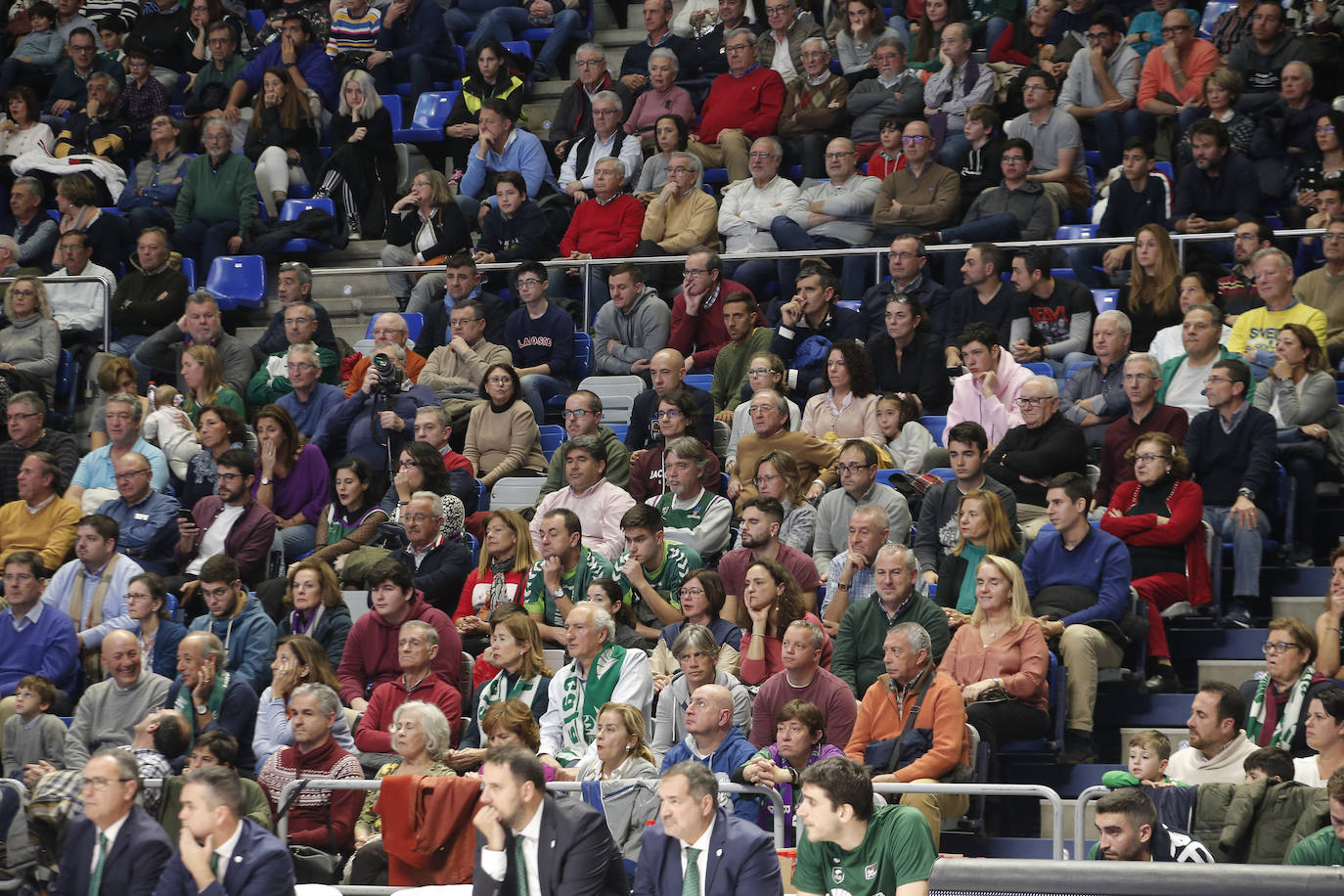 Búscate en las fotos del Unicaja-Obradoiro