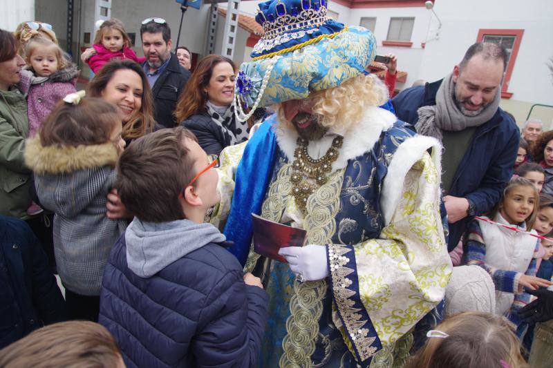 Los Reyes han paseado en camello por el barrio. 