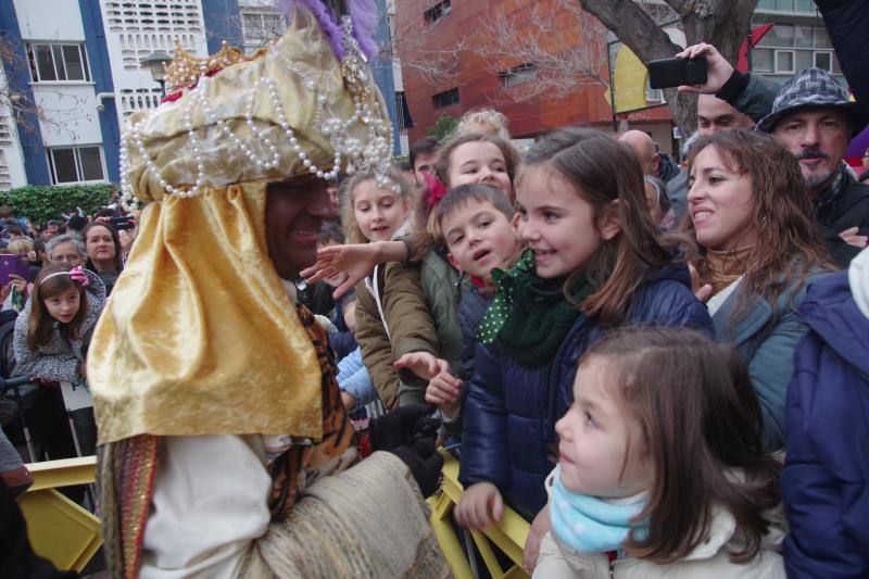 Los Reyes han paseado en camello por el barrio. 