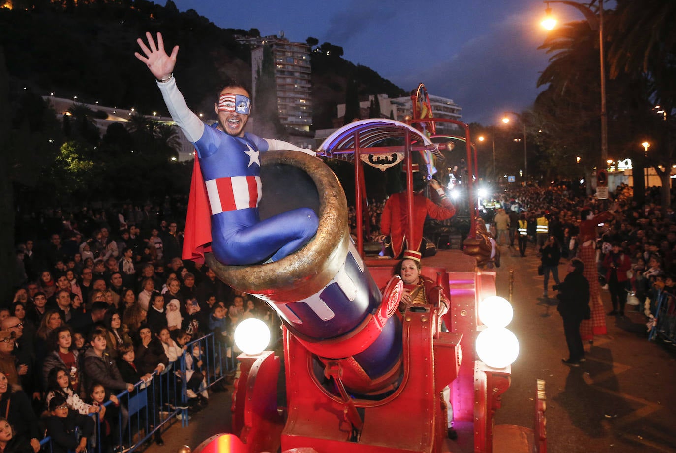 Asistentes a la Cabalgata de Reyes Magos de este año en Málaga capital. 