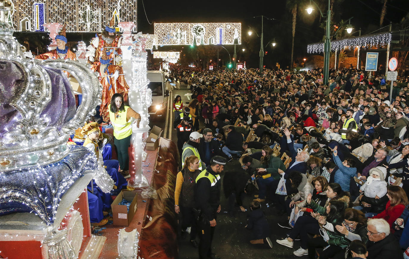 Asistentes a la Cabalgata de Reyes Magos de este año en Málaga capital. 