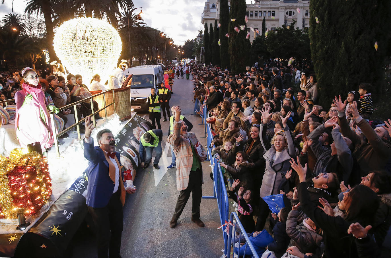 Asistentes a la Cabalgata de Reyes Magos de este año en Málaga capital. 
