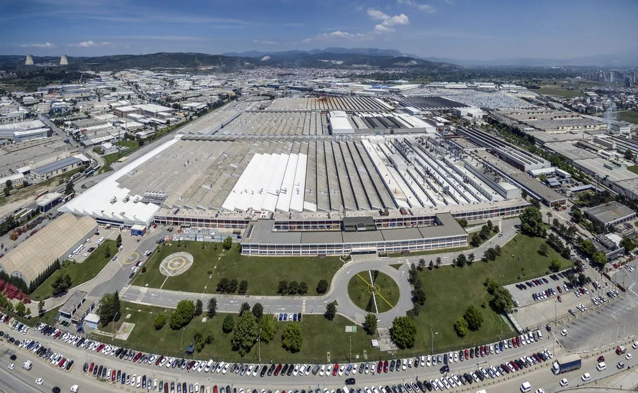 Imagen aérea de la impresionante factoría de Tofas en Bursa, donde hoy juega el Unicaja. 