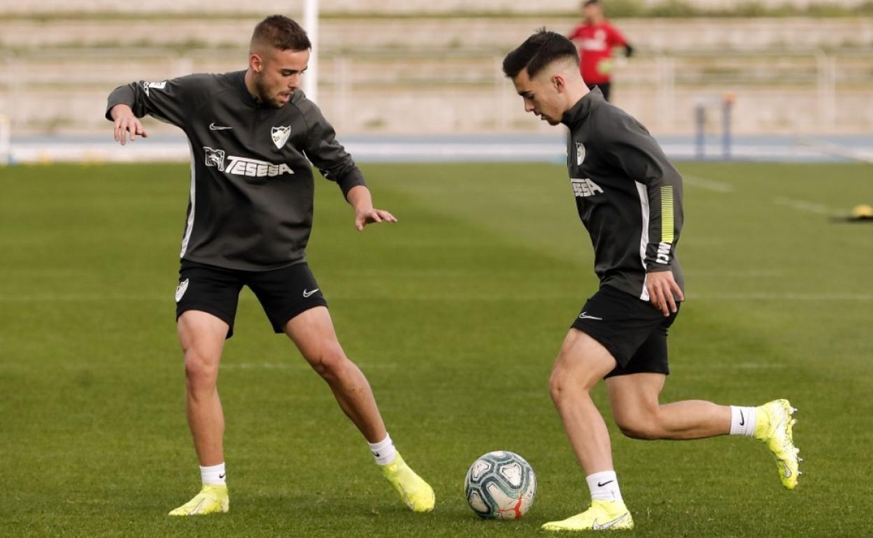 Ismael Casas, a la izquierda, junto a Ramón, en un reciente entrenamiento del Málaga. 