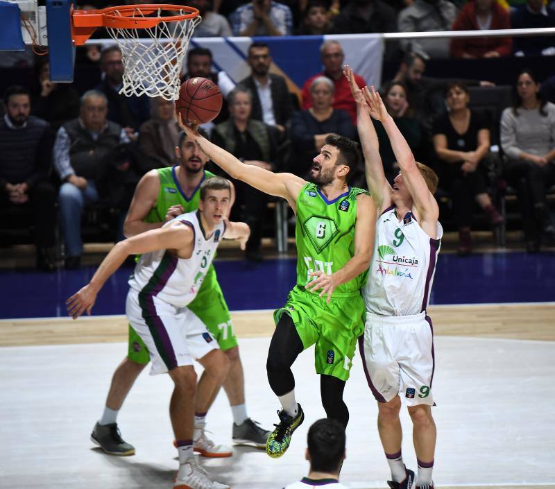 El equipo de Luis Casimiro cae derrotado en su visita al Tofas. 