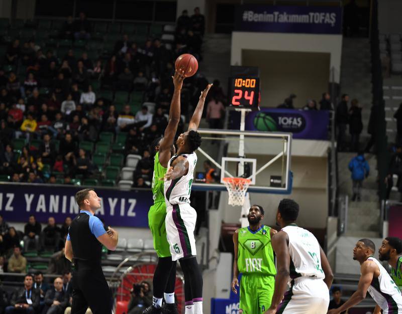 El equipo de Luis Casimiro cae derrotado en su visita al Tofas. 
