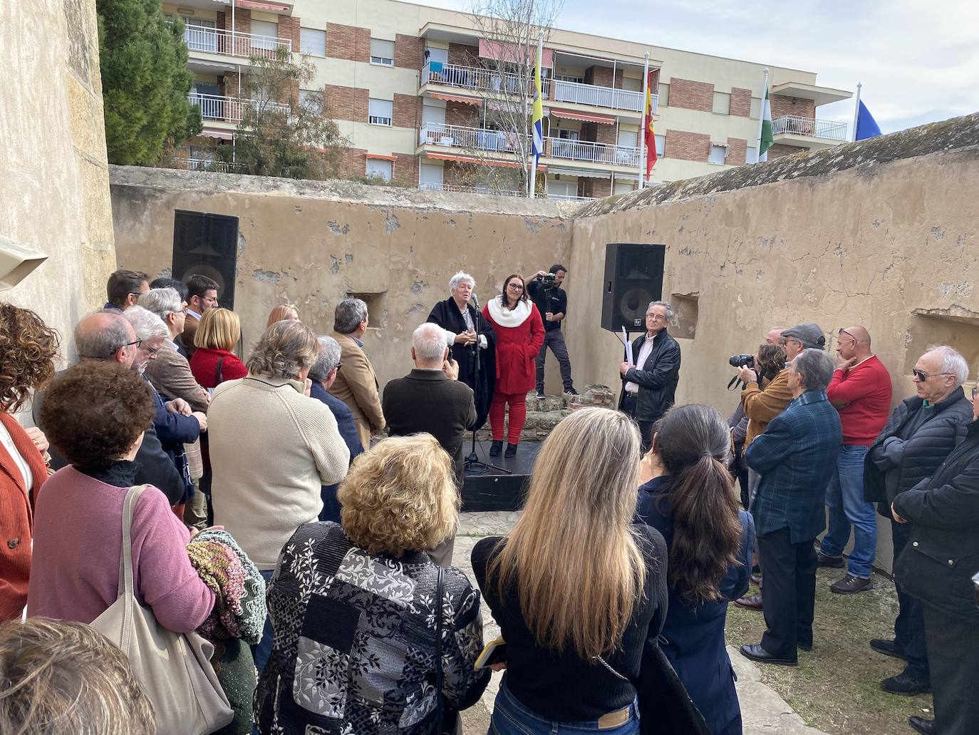 Fotos: Rincón de la Victoria rinde homenaje a Manuel Alcántara con una escultura y una cerámica