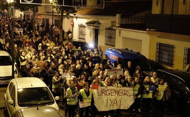 Un millar de vecinos protestan en las calles