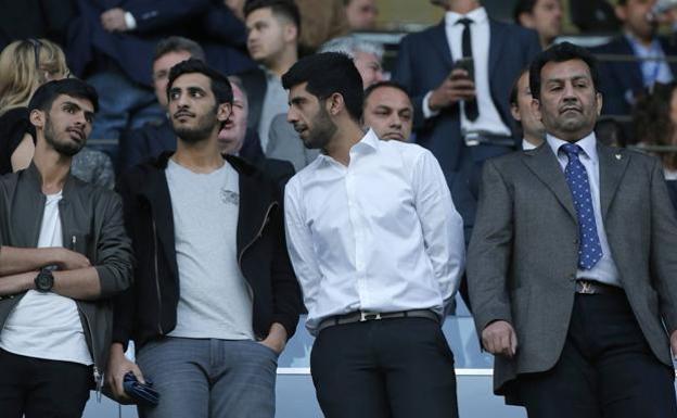 La familia Al-Thani «ha suspendido sus sueldos de manera indefinida», informa Shaheen