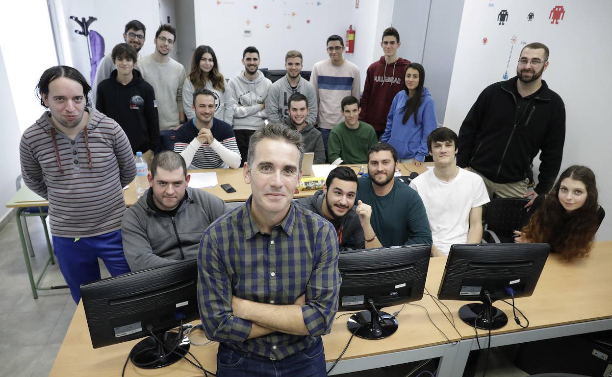 Sergio Banderas, con sus alumnos del IES Campanillas. 