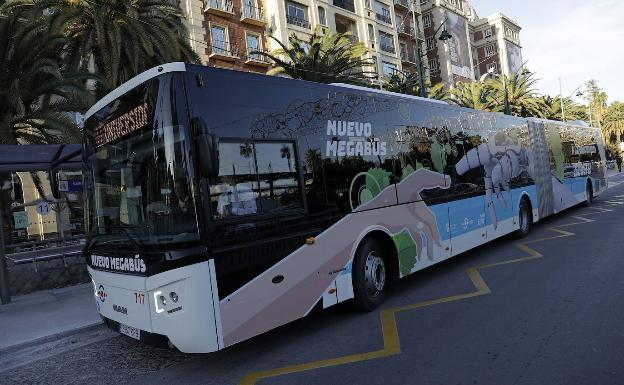 La EMT estudia subir la edad a la que los niños empiezan a pagar en el bus
