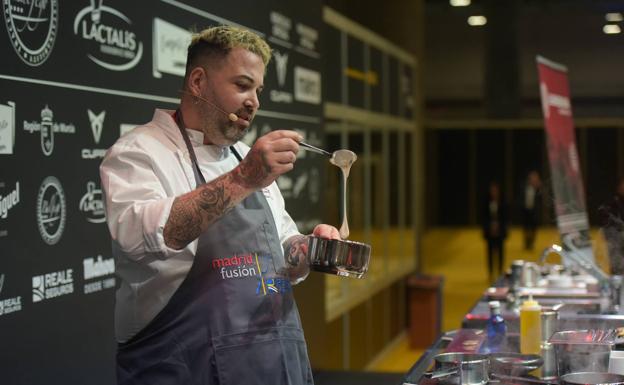 El chef Mauro Barreiro durante su ponencia.