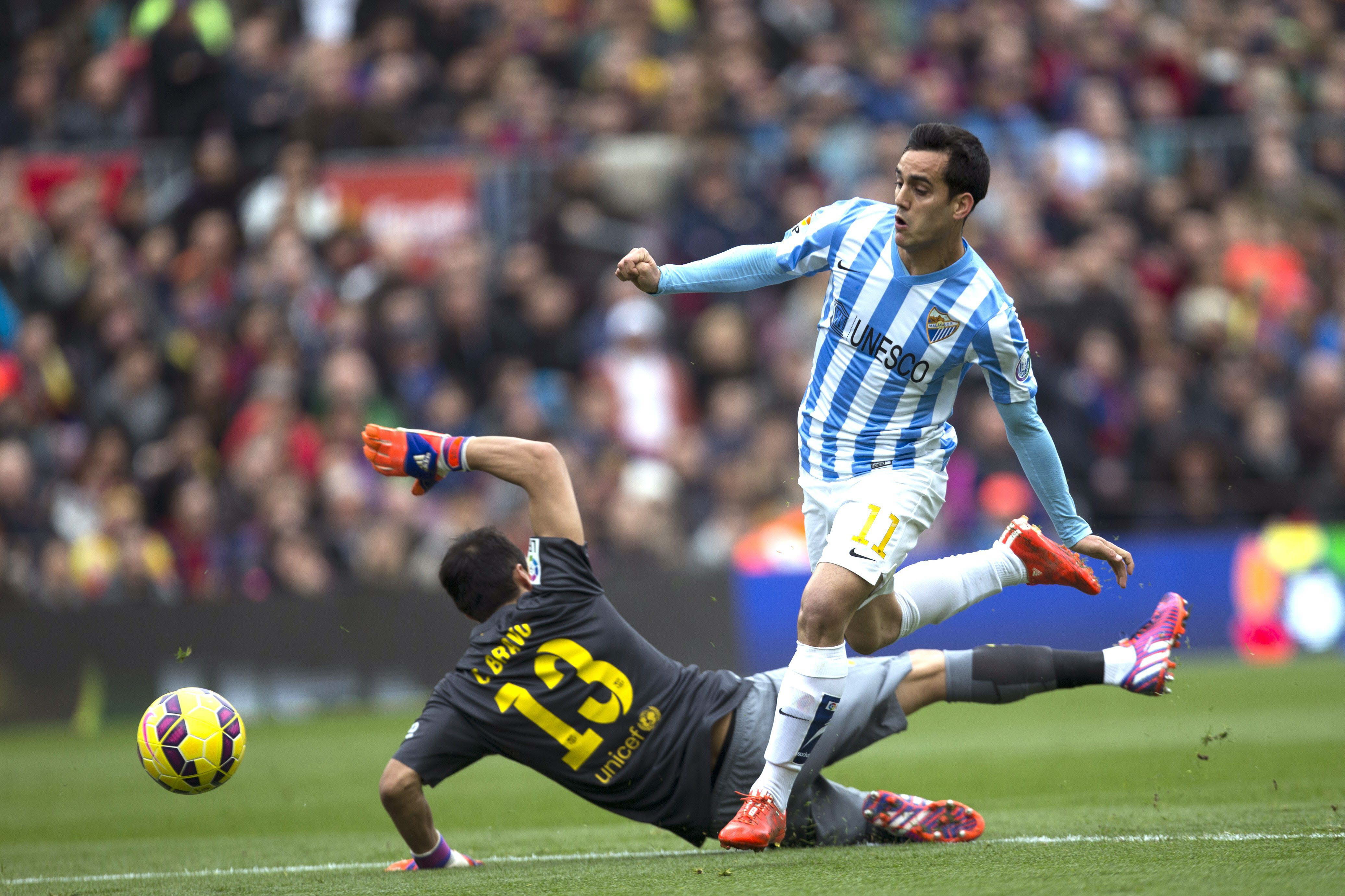 Repasamos los últimos diez años de Juanmi en imágenes. El malagueño es el segundo jugador más joven de la historia del club blanquiazul en debutar en Liga y Copa, sólo por detrás de Fabrice Olinga.