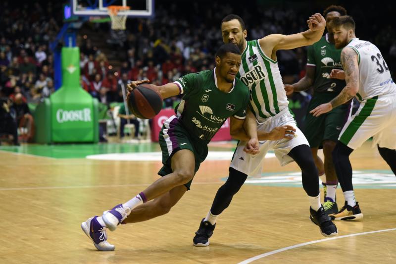 Paliza de los cajistas al Betis (63-88)