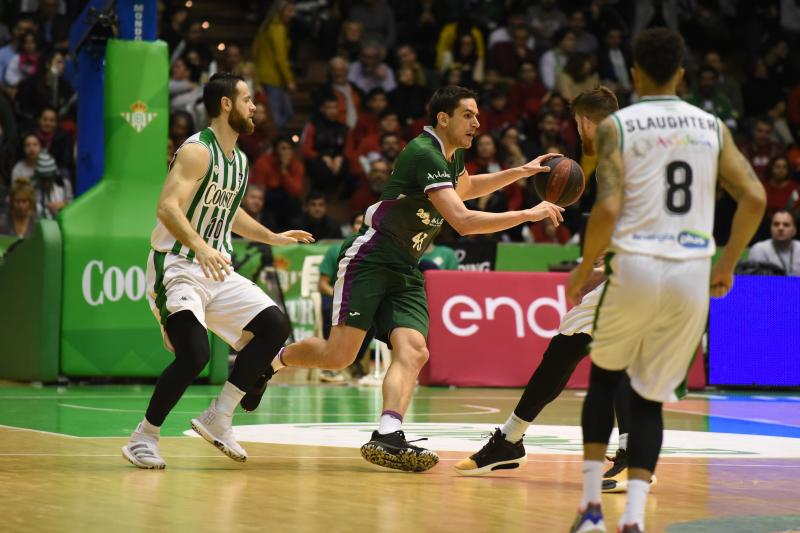 Paliza de los cajistas al Betis (63-88)