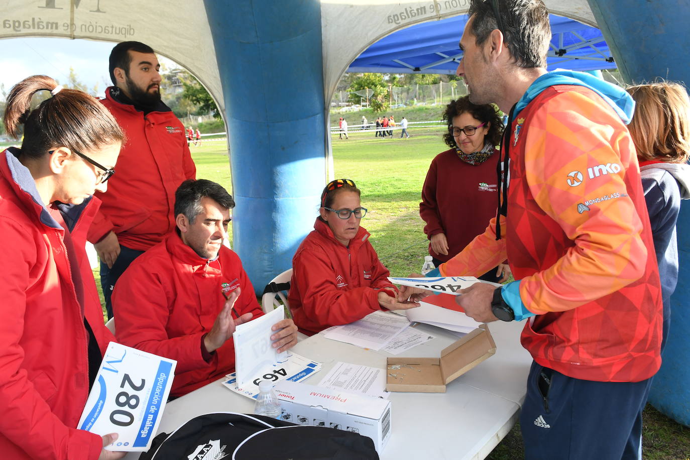 Unos 500 corredores participaron en la prueba del Circuito de Campo a Través de la Diputación de Málaga, en la que Cristian Benítez y Jalaba Enni se alzaron como ganadores.