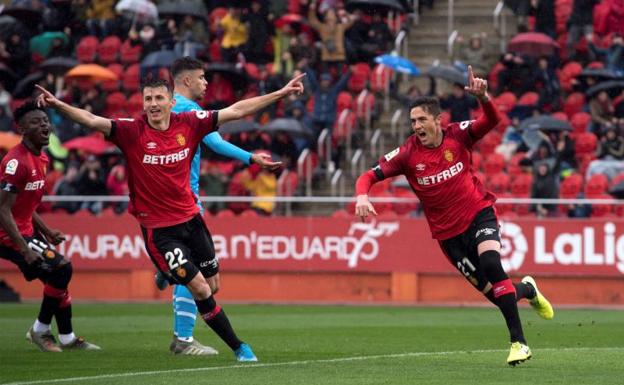 Budimir y Raillo celebrando el primer tanto del encuentro.