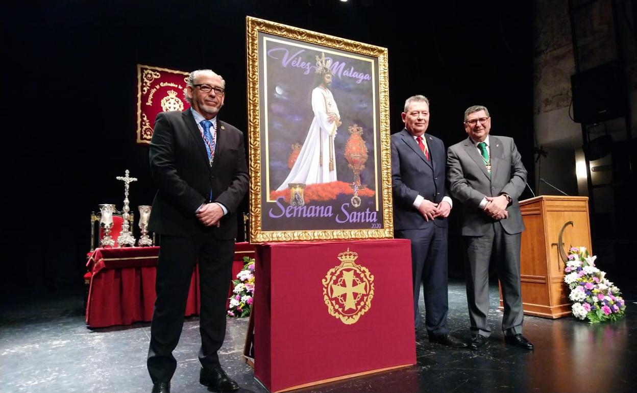 Acto de presentación del cartel oficial, en el Teatro del Carmen de Vélez-Málaga. 