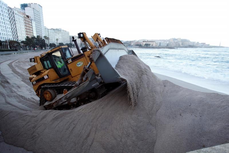 El temporal de lluvia, nieve, viento y olas ha puesto en aviso rojo a la Comunidad Valenciana y las islas Baleares, mientras los avisos naranjas se reparten por una veintena de provincias