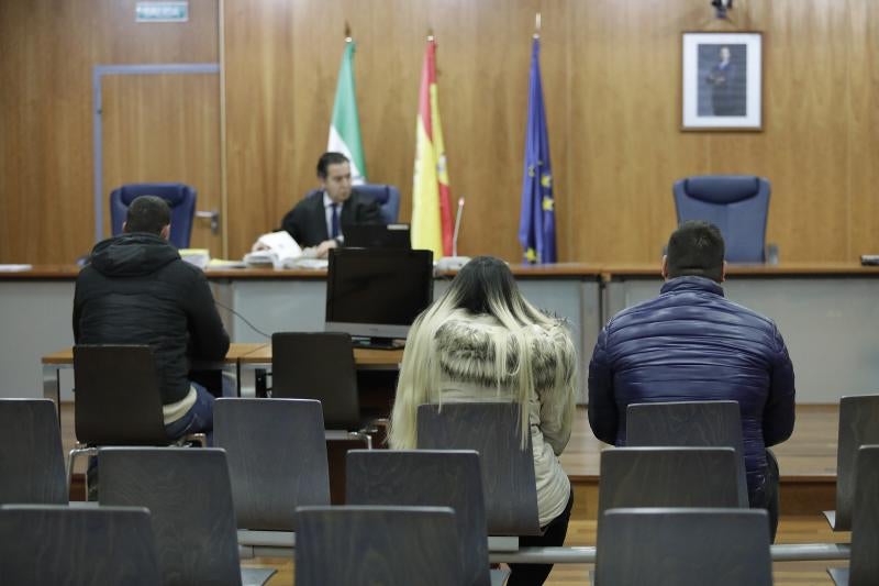 El dueño de la finca donde ocurrieron los hechos, David Serrano, se ha declarado culpable de la muerte del menor. El magistrado le ha declarado responsable de un delito de homicidio por imprudencia grave y le ha condenado a un año de prisión, aunque le ha suspendido la pena de cárcel.