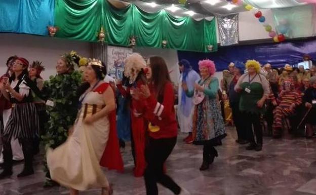 El Carnaval del Mayor arranca con una fiesta de disfraces en Ciudad Jardín