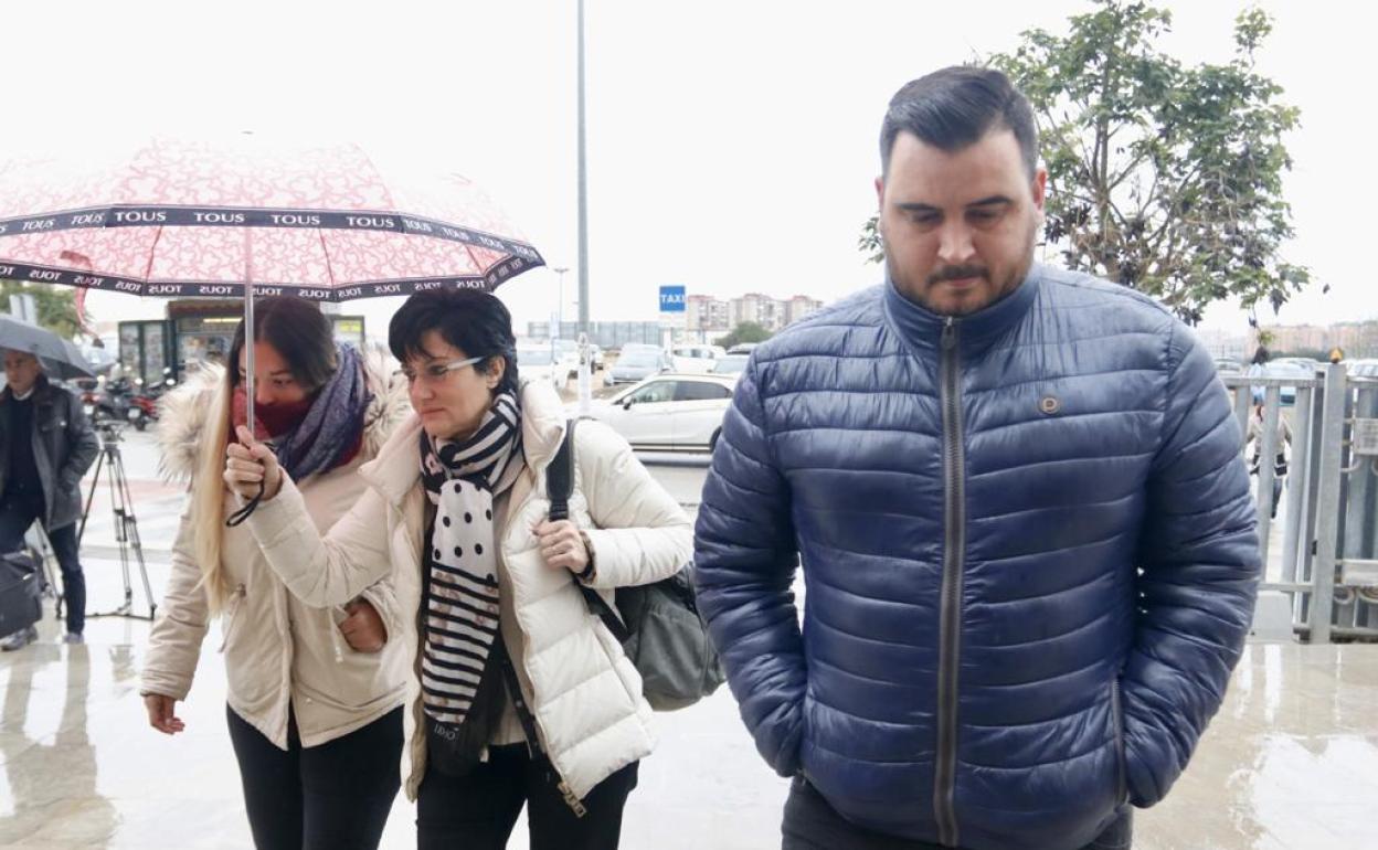 Los padres de Julen, en la Audiencia de Málaga.