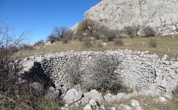 Pozo de nieve en la sierra del Jobo. 