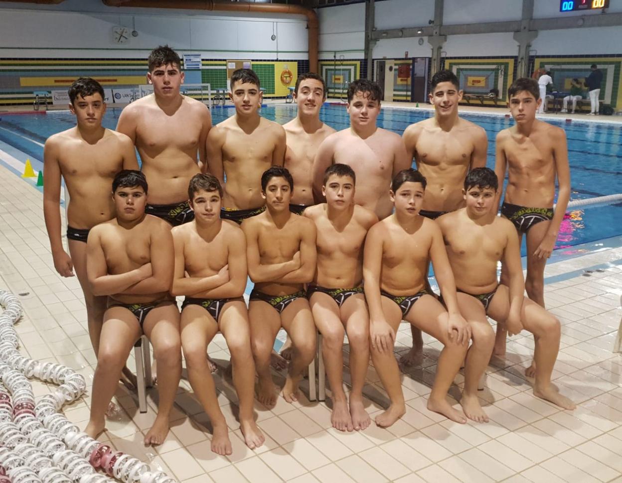 El equipo cadete del Waterpolo Málaga. :: sur