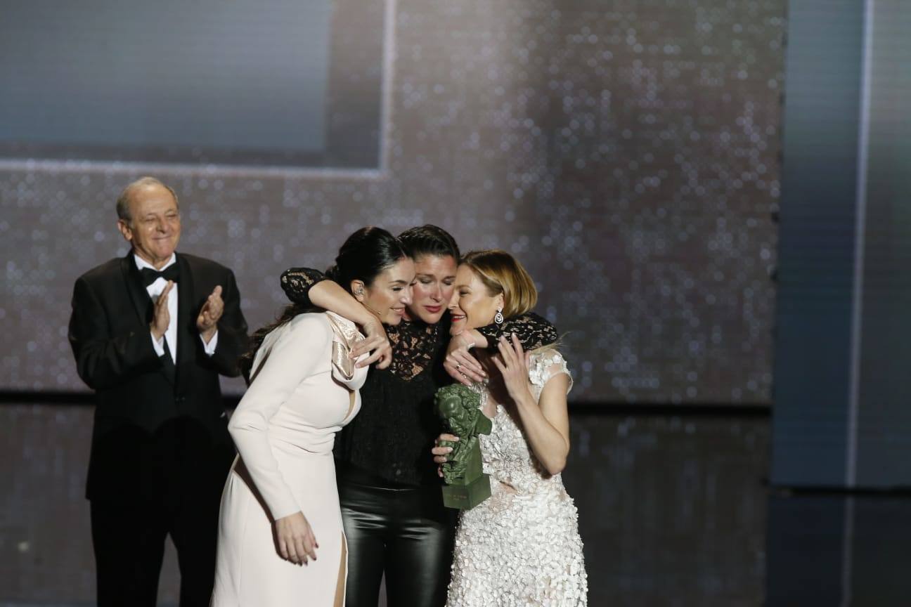 Las hijas de Pepa Flores recogen el Goya de Honor en nombre de su madre. 